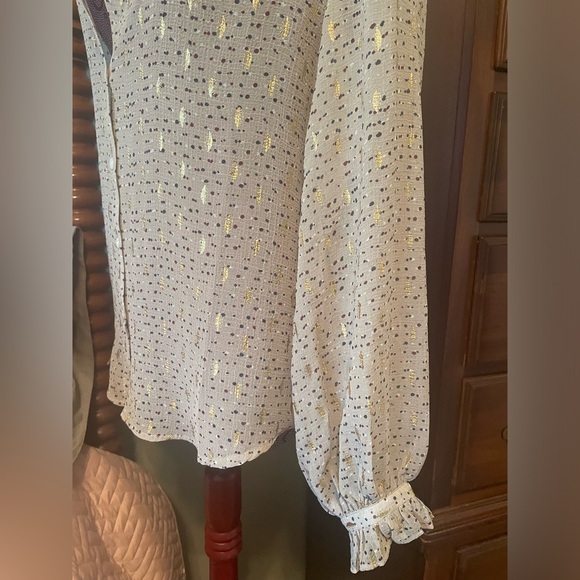 VINCE CAMUTO NWT Semi Sheer gold foil detailed button up Blouse Size: Small - Picture 3 of 11